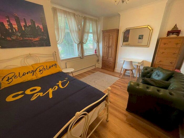 2 Bedroom Flat To Rent In Coombe Terrace, Brighton, BN2