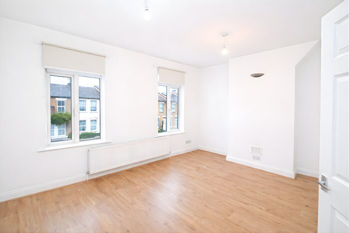 3 Bedroom Terraced House For Sale In Eardley Road, London, SW16