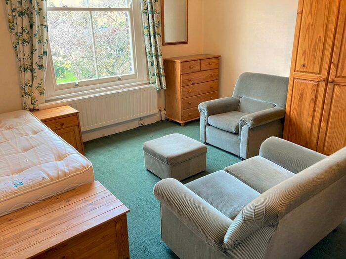 Studio To Rent In Very Near Madeley Road Area, Ealing Broadway East W5