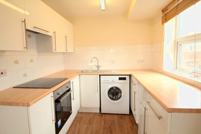 1 Bedroom Flat To Rent In Lesanne Court, Parliament Street, Gloucester, GL1
