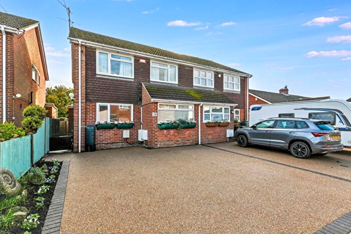 3 Bedroom Semi-Detached House For Sale In Shalmsford Street, Chartham, CT4