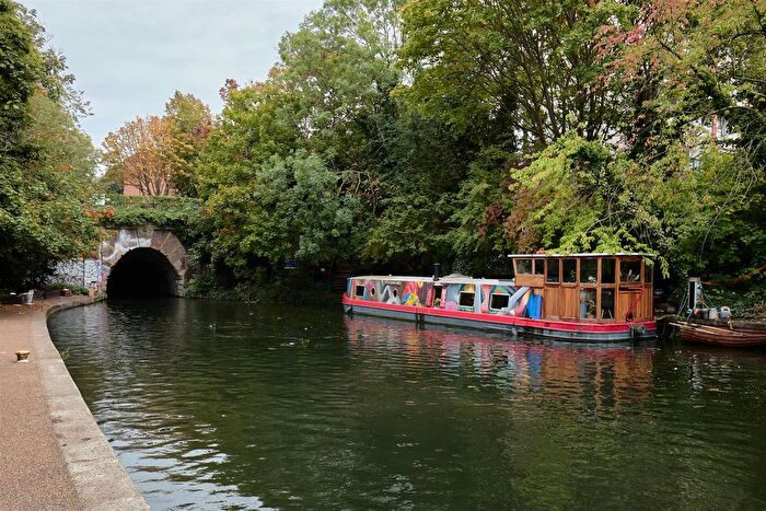2 Bedroom Houseboat For Sale In The Moorings, Fife Terrace, N1