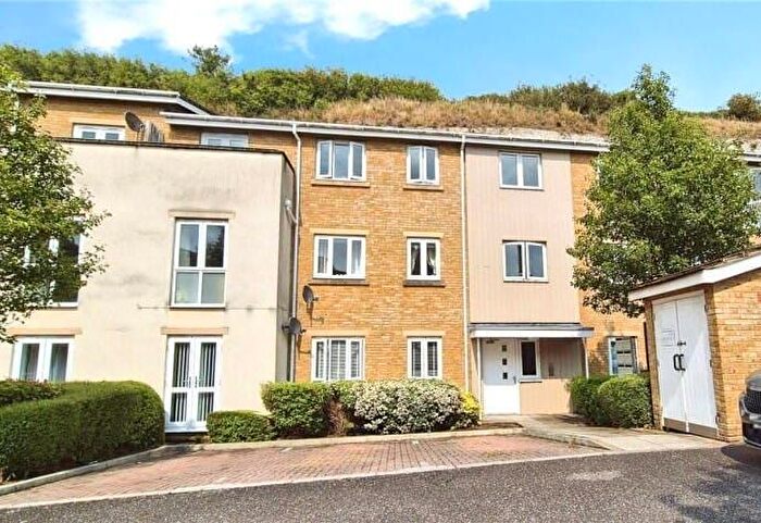 2 Bedroom Flat For Sale In Ward View, Chatham, ME5
