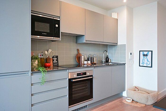 1 Bedroom Flat To Rent In Uncle Leeds, Whitehall, LS12