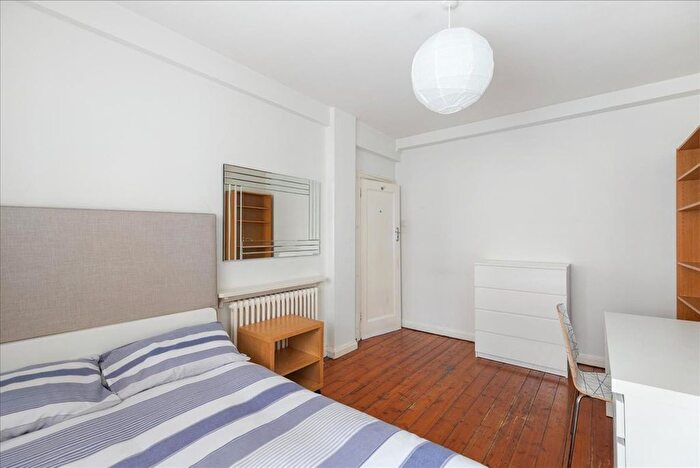 3 Bedroom Flat To Rent In West Kensington Court, London, W14