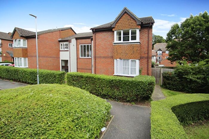 Studio To Rent In Knowles Close, Yiewsley, West Drayton, UB7
