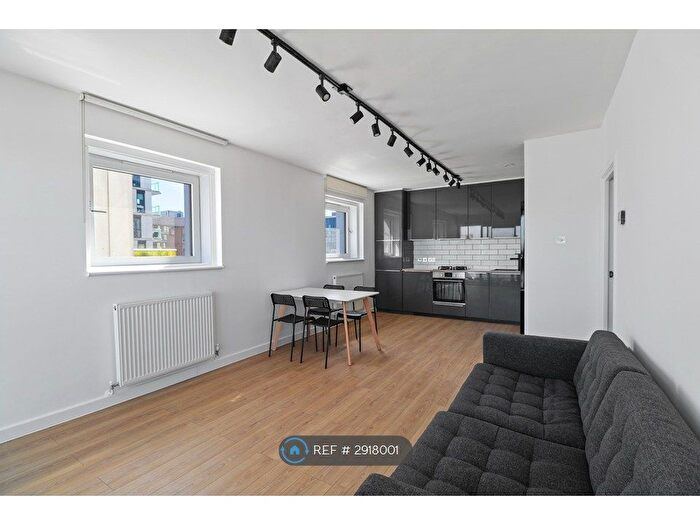 3 Bedroom Flat To Rent In Denning Point, London, E1