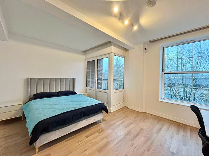 2 Bedroom Flat To Rent In Eversholt Street, London, NW1