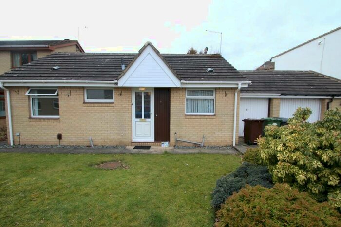 2 Bedroom Bungalow To Rent In Shepcote Close, Leeds, West Yorkshire, Uk, LS16