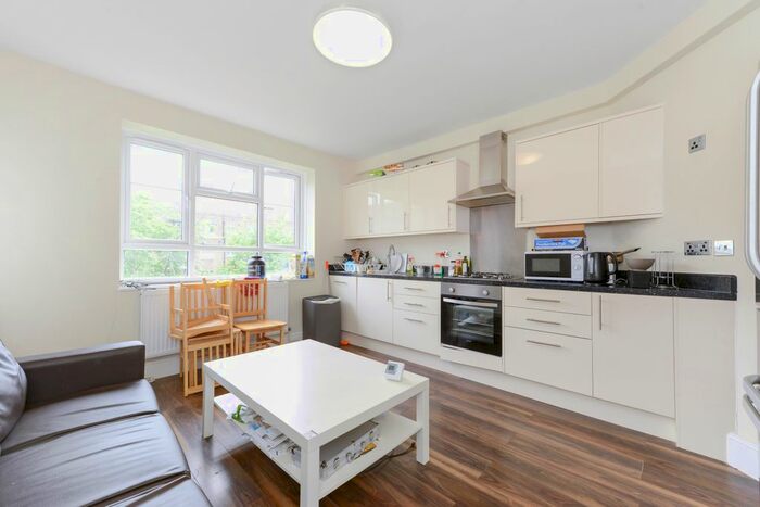 4 Bedroom Flat To Rent In White City Estate, London, W12