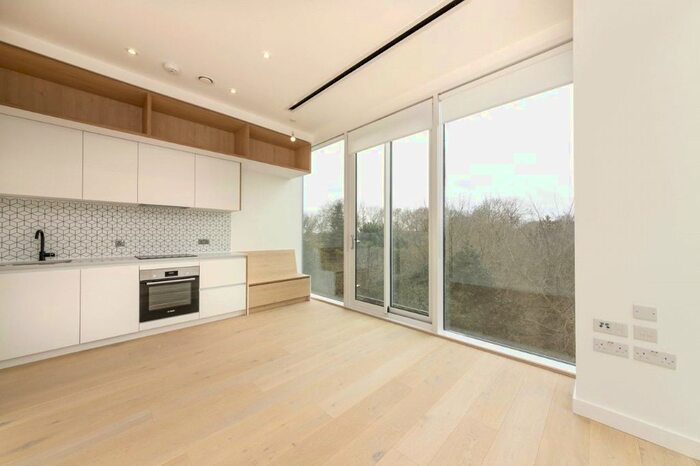 2 Bedroom Flat To Rent In Great West Road, Brentford, TW8