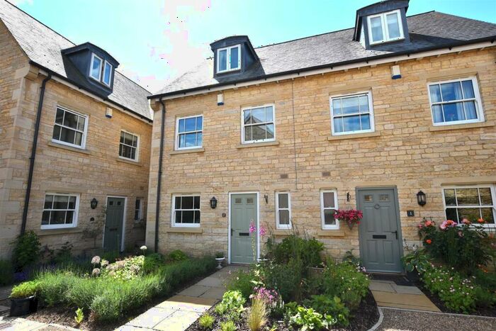 3 Bedroom Town House For Sale In Star Lane Mews, Stamford, PE9