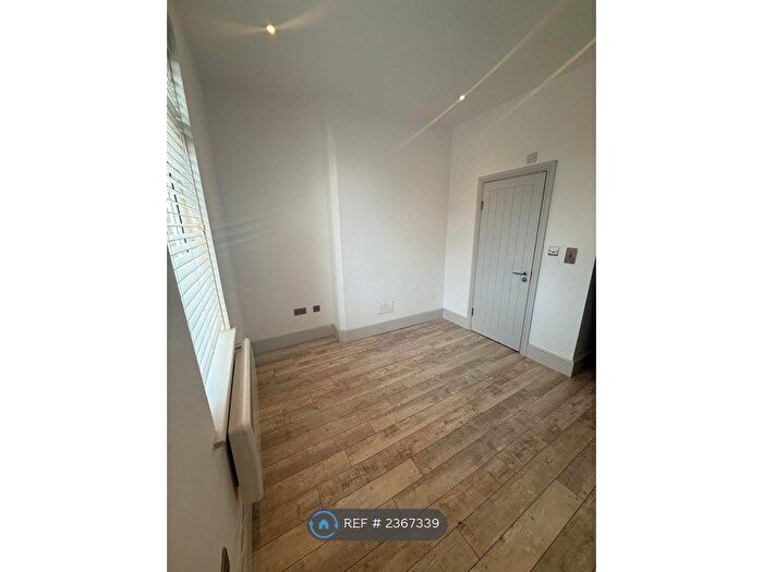 2 Bedroom Flat To Rent In Radcliffe Road, West Bridgford, Nottingham, NG2