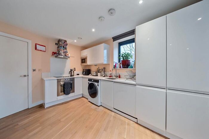 2 Bedroom Flat For Sale In Rotherhithe New Road, London, SE16