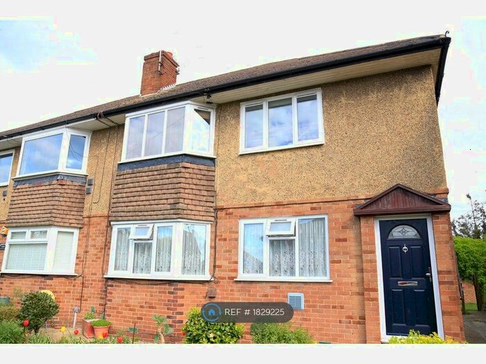 2 Bedroom Maisonette To Rent In Bedfont Close, Feltham, TW14