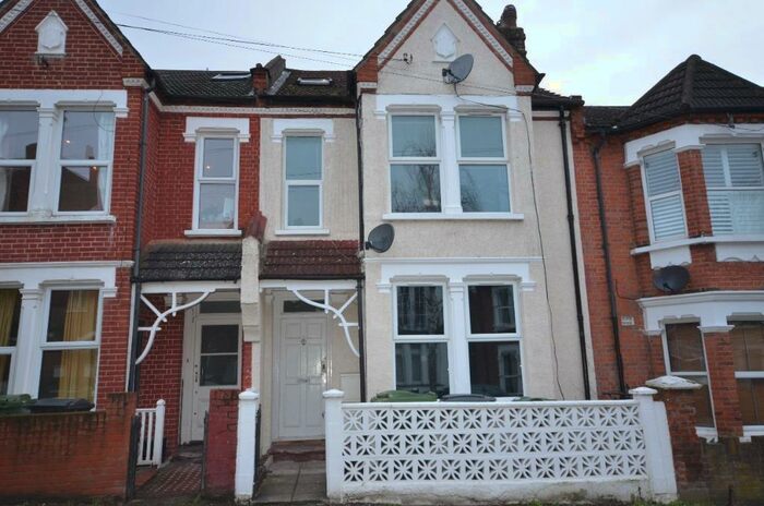 2 Bedroom Flat To Rent In Harpenden Road, West Norwood, London, SE27