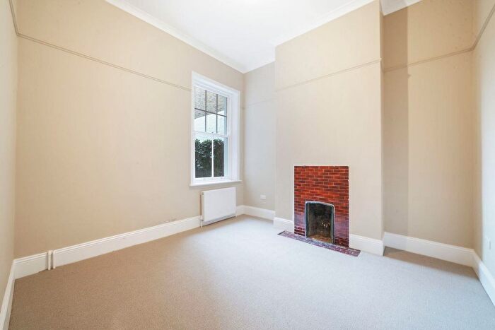 3 Bedroom Flat To Rent In Salusbury Road, London, NW6
