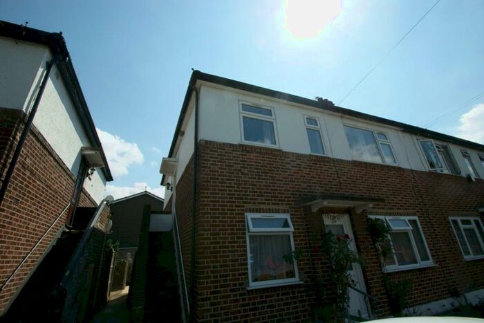 2 Bedroom Maisonette To Rent In Clifton Road, Slough, SL1