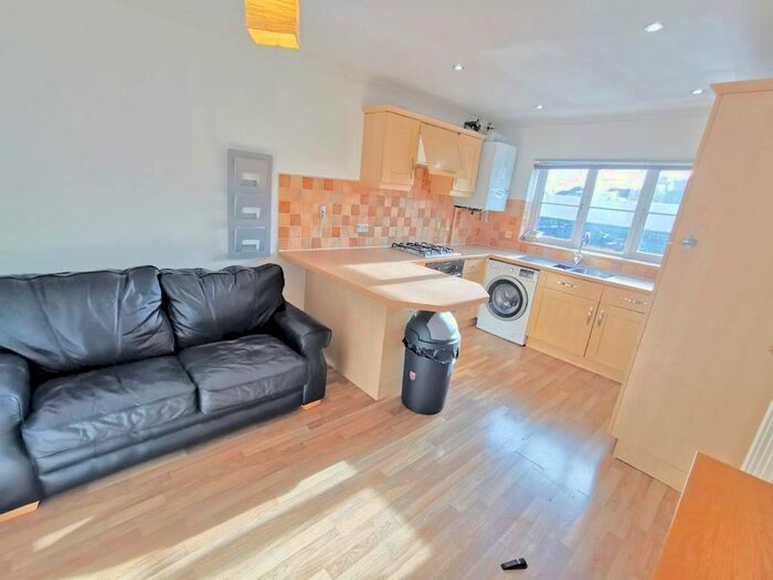 4 Bedroom Flat To Rent In Anderson Road, Bearwood, Smethwick B66