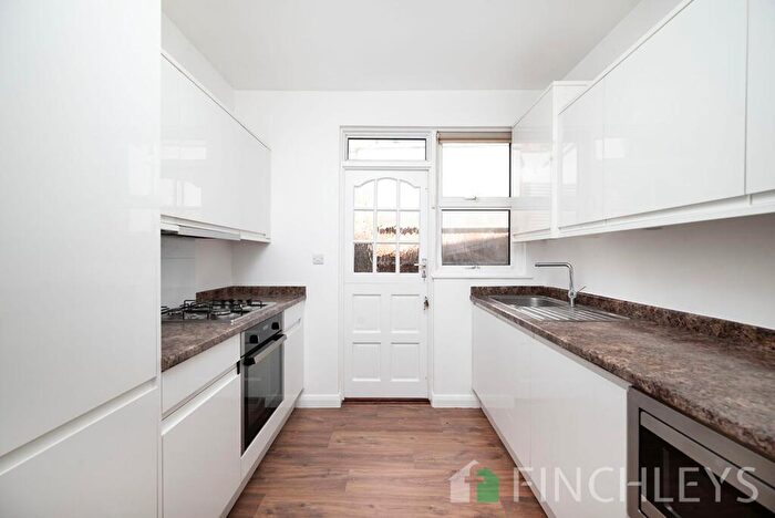 2 Bedroom Flat To Rent In Cavendish Avenue, London, N3