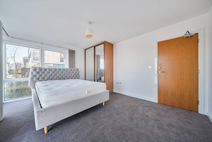 3 Bedroom Flat For Sale In Olympian Way, North Greenwich, London, SE10