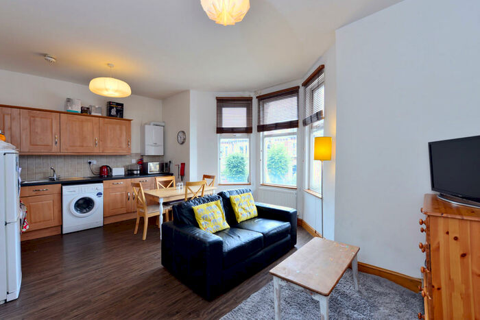 2 Bedroom Flat To Rent In Fortis Green, East Finchley, N2