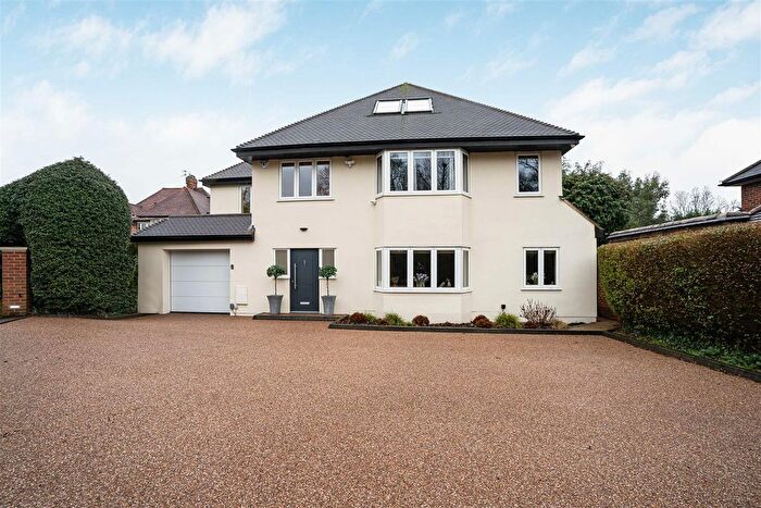 5 Bedroom Detached House For Sale In Canons Close, Radlett, WD7
