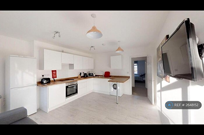 3 Bedroom Flat To Rent In New Road Avenue, Chatham, ME4