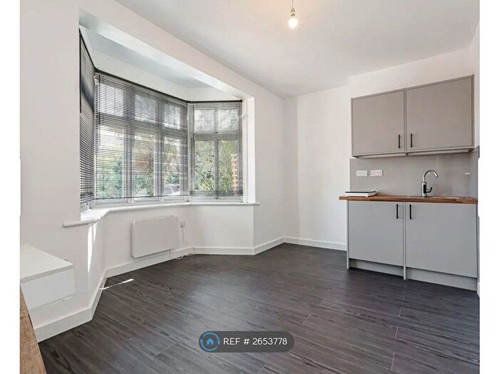 Studio To Rent In London, London, SW2