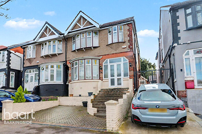 5 Bedroom Semi Detached House For Sale In Herent Drive, Clayhall, IG5