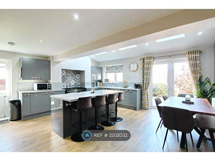 3 Bedroom Semi-Detached House To Rent In Chapel Road, Swinton, M27