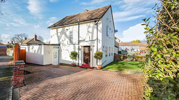 3 Bedroom Semi-Detached House For Sale In Birch Row, Bromley, BR2