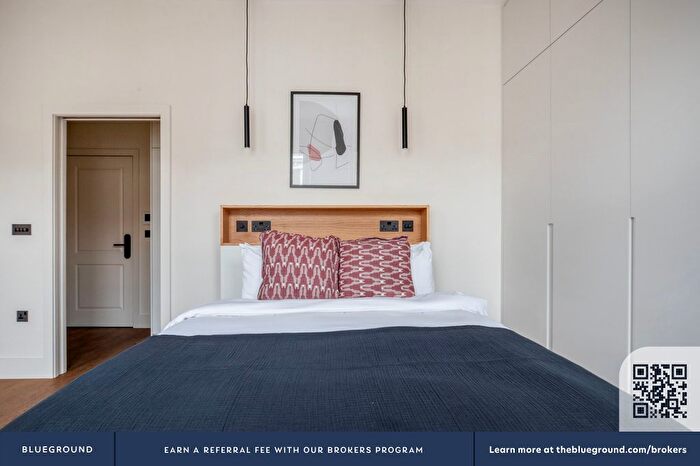 Studio To Rent In Earls Court, London, SW5