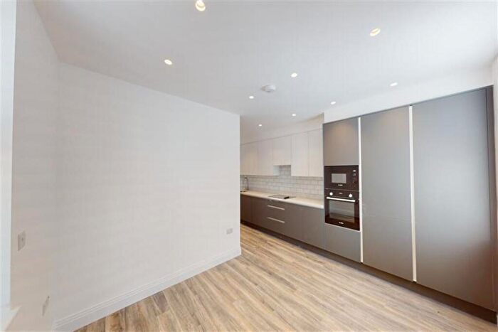 1 Bedroom Apartment To Rent In High Road, South Woodford, E18