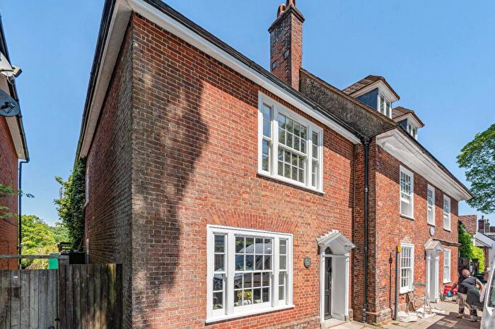 2 Bedroom Flat For Sale In Lenten Street, Alton, Hampshire, GU34