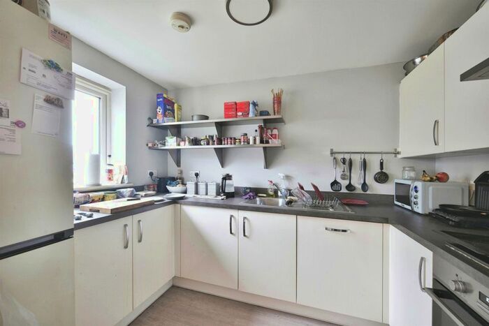 2 Bedroom Flat For Sale In Lywood Drive, Sittingbourne, ME10