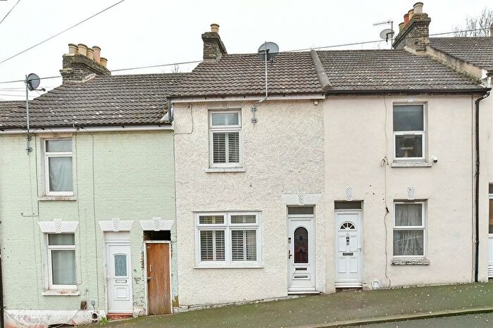 3 Bedroom Terraced House For Sale In Otway Street, Chatham, Kent, ME4