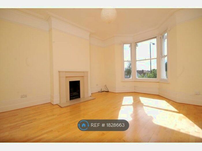 2 Bedroom Flat To Rent In Fortis Green, London, N2