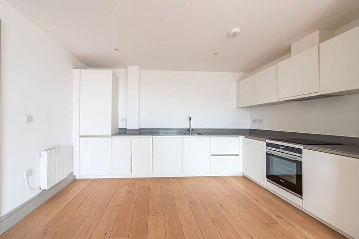 2 Bedroom Flat To Rent In Zenith House, Tottenham, London, N15