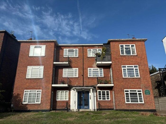 2 Bedroom Flat To Rent In High Road, South Woodford, E18