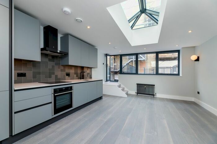 2 Bedroom Flat To Rent In Beak Street, Soho, W1F