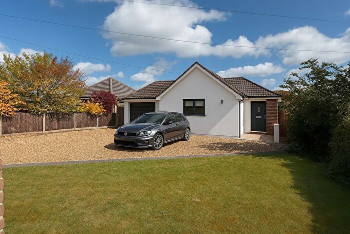3 Bedroom Detached Bungalow To Rent In The Vineries, Wimborne, BH21