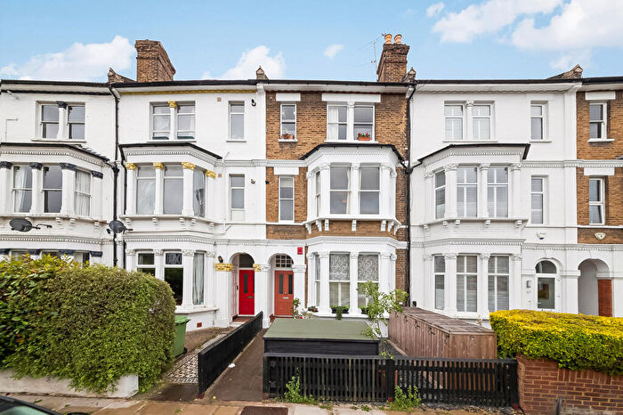 2 Bedroom Apartment To Rent In Worlingham Road, London, SE22