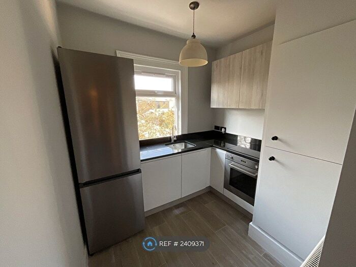 1 Bedroom Maisonette To Rent In Russell Road, Walton-On-Thames, KT12