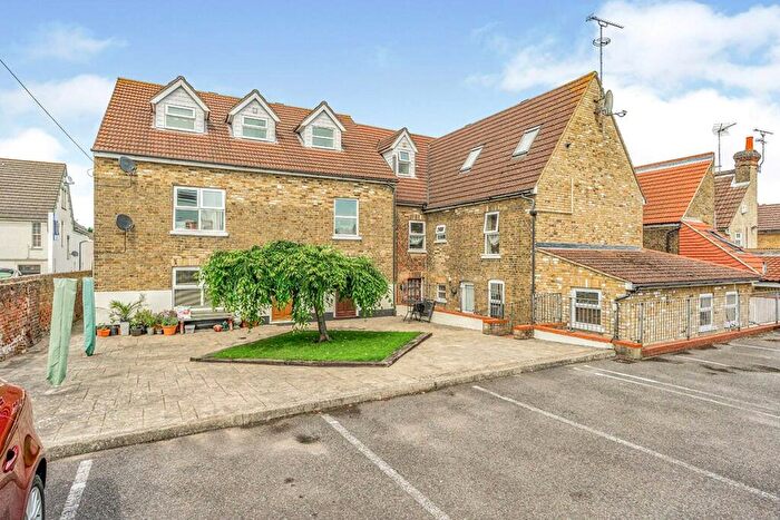 2 Bedroom Flat For Sale In Stratford Lane, Rainham, Gillingham, Kent, ME8