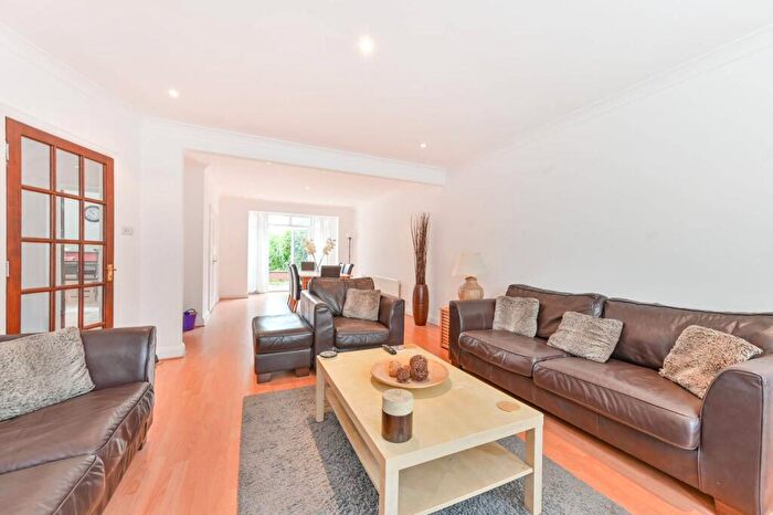 4 Bedroom Semi-Detached House For Sale In Kingsway, Wembley, HA9