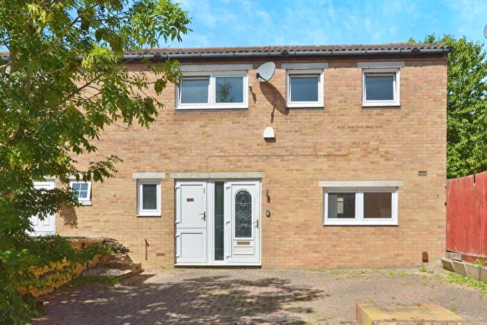 4 Bedroom Semi-Detached House For Sale In Gledfield Place, Hodge Lea, Milton Keynes, MK12