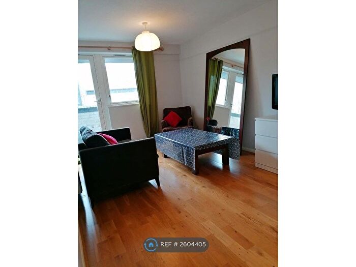 2 Bedroom Flat To Rent In St Mary Graces Court Cartwright St, London, E1