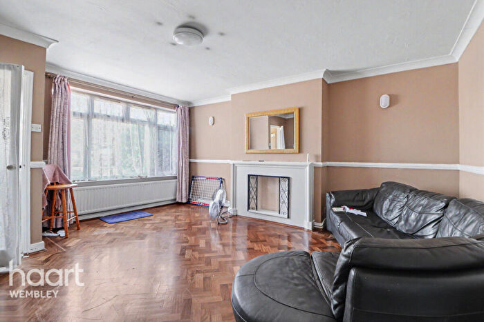2 Bedroom Maisonette For Sale In Salmon Street, London, NW9