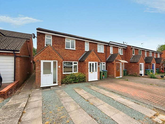 3 Bedroom End Of Terrace House For Sale In Brockhurst Close, Horsham, West Sussex, RH12